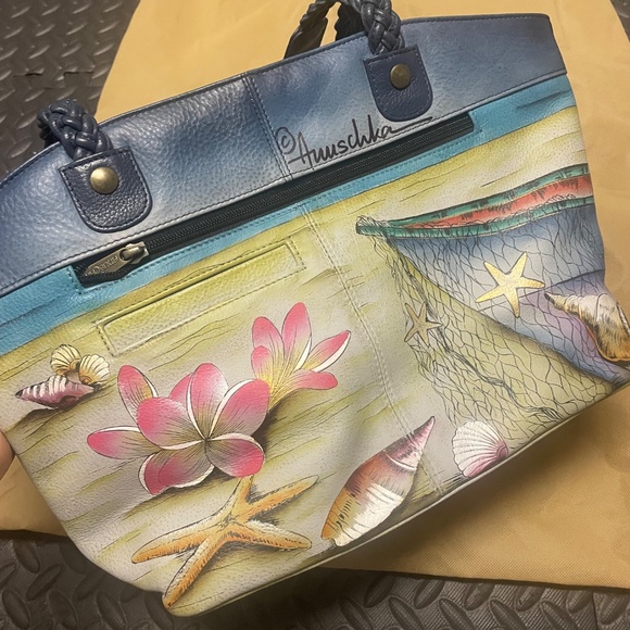 🌊 Anushka “Seaside Shells” Hand-Painted Leather Tote - Picture 4 of 4